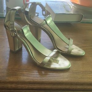 High heels gold. Old navy size 6